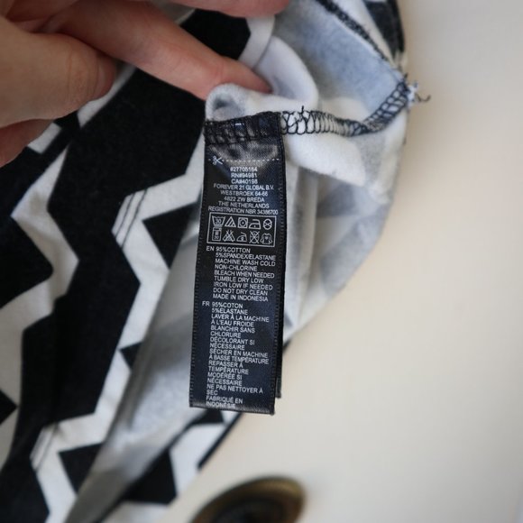 Geometric Pattern Bodycon Dress - Picture 9 of 10